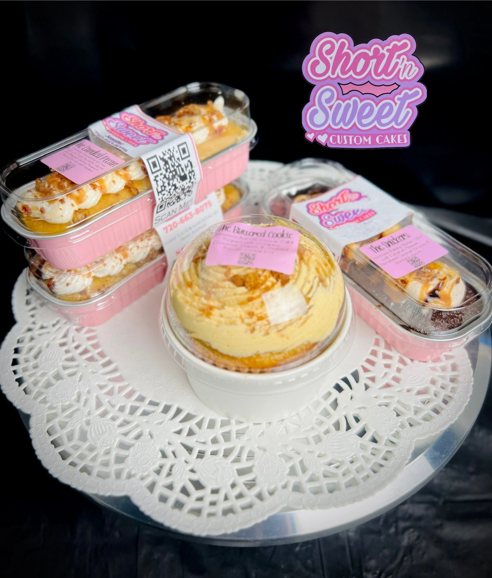 Mini loafs, jumbo cupcakes, and cakesicles